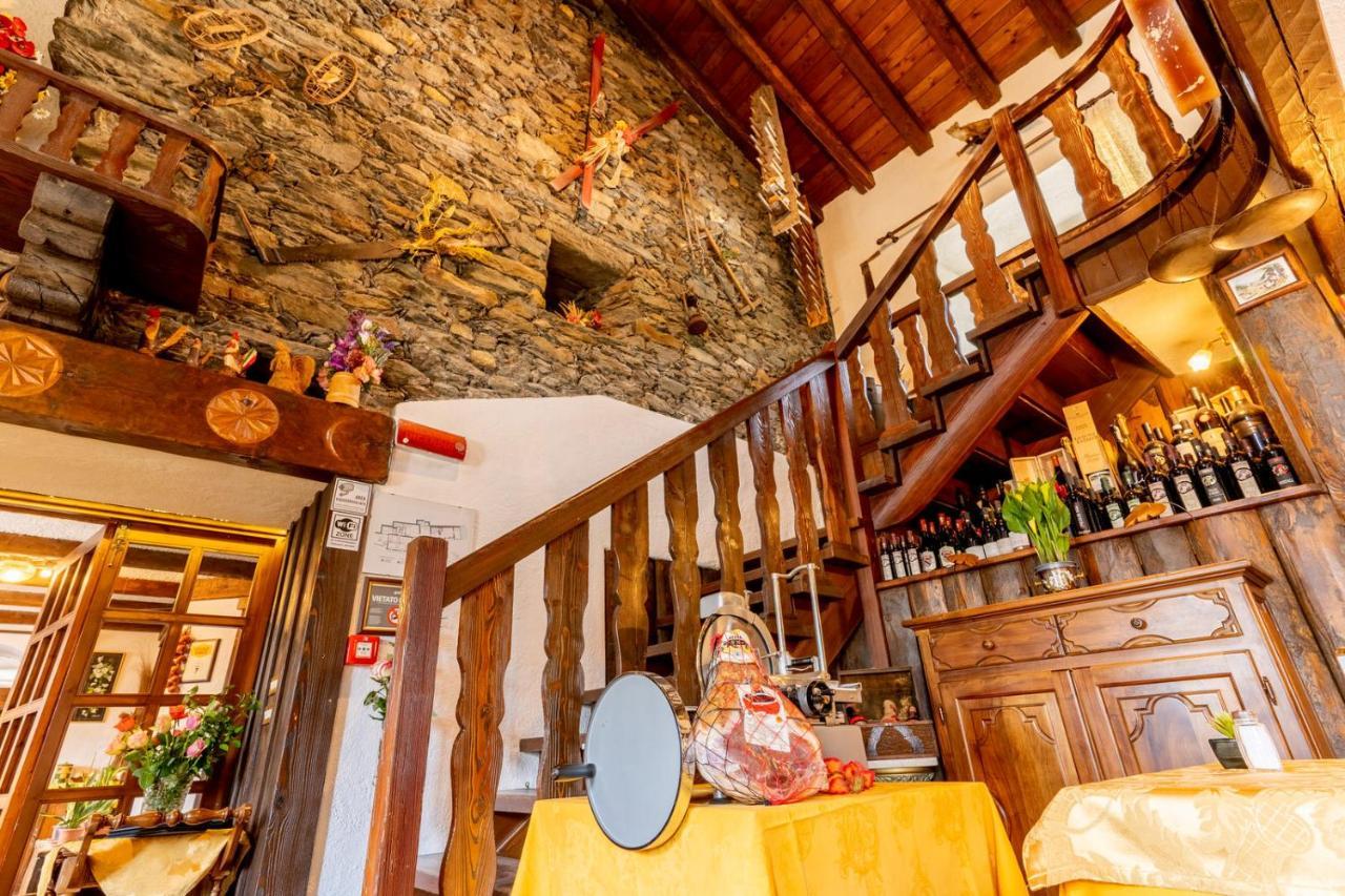Hotel Des Alpes Saint-Rhemy-En-Bosses Buitenkant foto