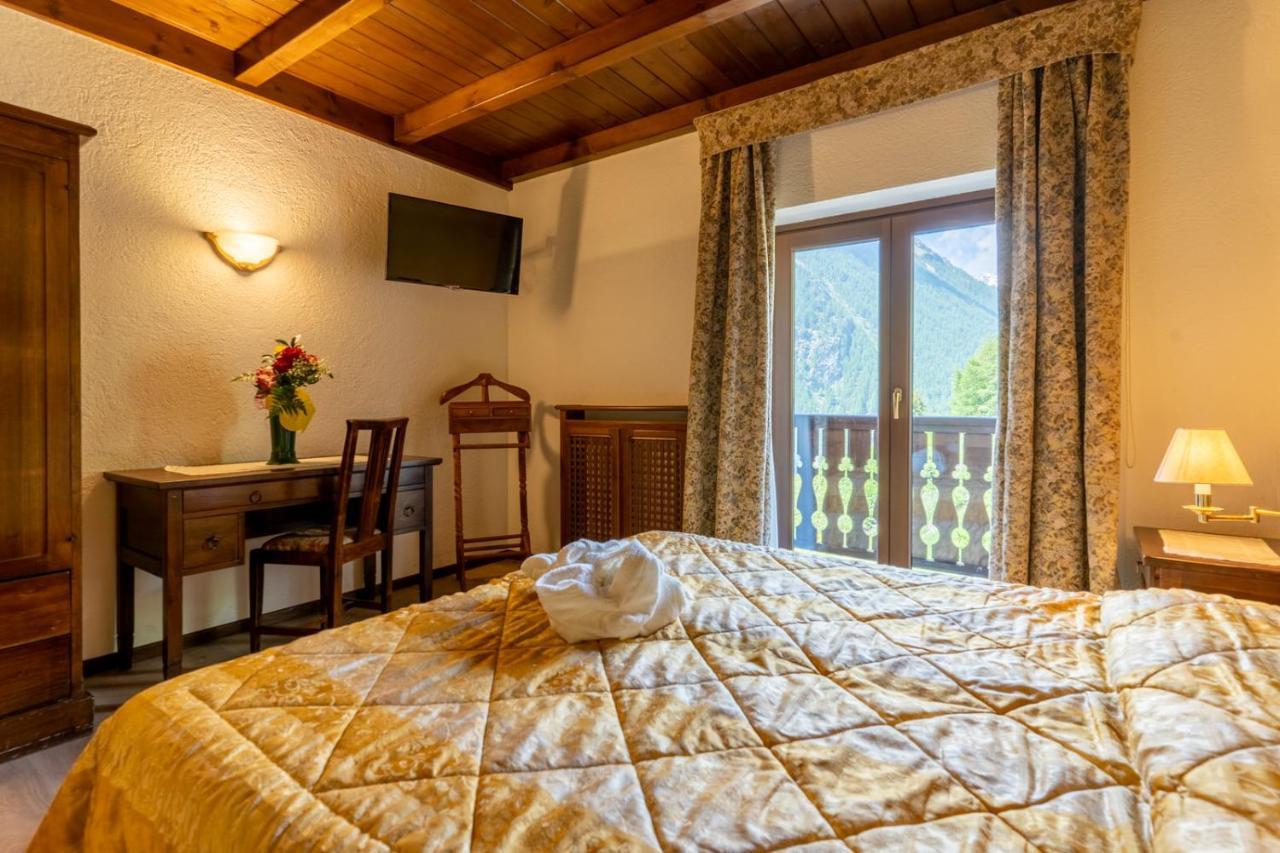 Hotel Des Alpes Saint-Rhemy-En-Bosses Buitenkant foto