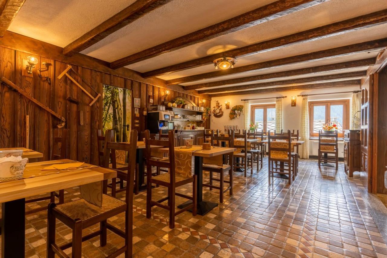 Hotel Des Alpes Saint-Rhemy-En-Bosses Buitenkant foto
