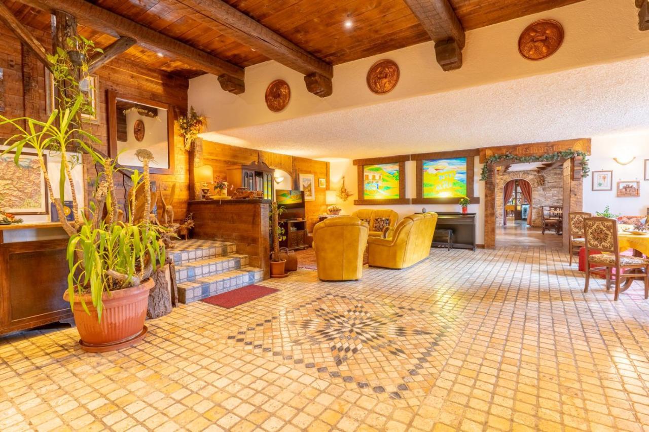 Hotel Des Alpes Saint-Rhemy-En-Bosses Buitenkant foto