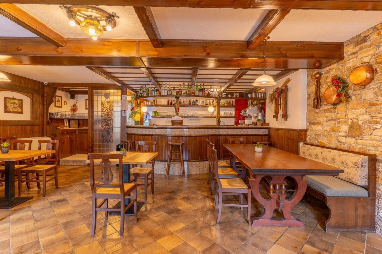 Hotel Des Alpes Saint-Rhemy-En-Bosses Buitenkant foto