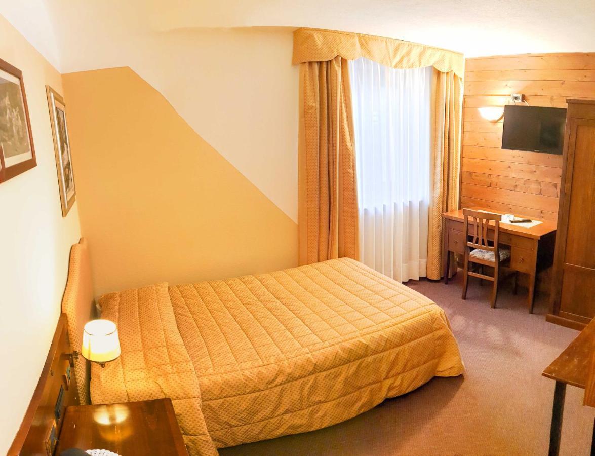 Hotel Des Alpes Saint-Rhemy-En-Bosses Buitenkant foto